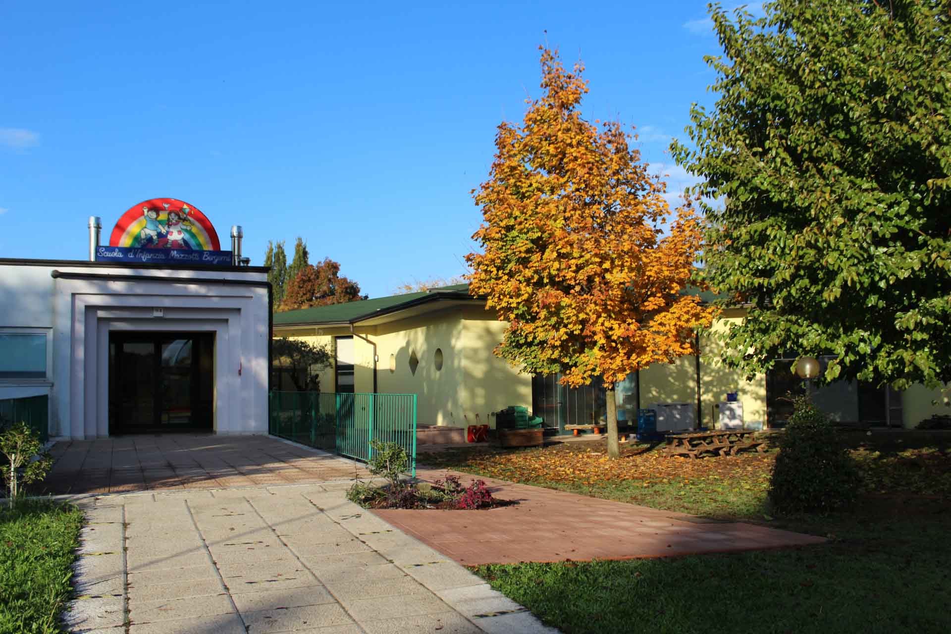 https://www.scuolainfanziachiari.it/wp-content/uploads/2016/10/Immagini-Struttura-e-Giardino-Scuola-Materna-Mazzotti-Bergomi-Chiari-Brescia-5.jpeg