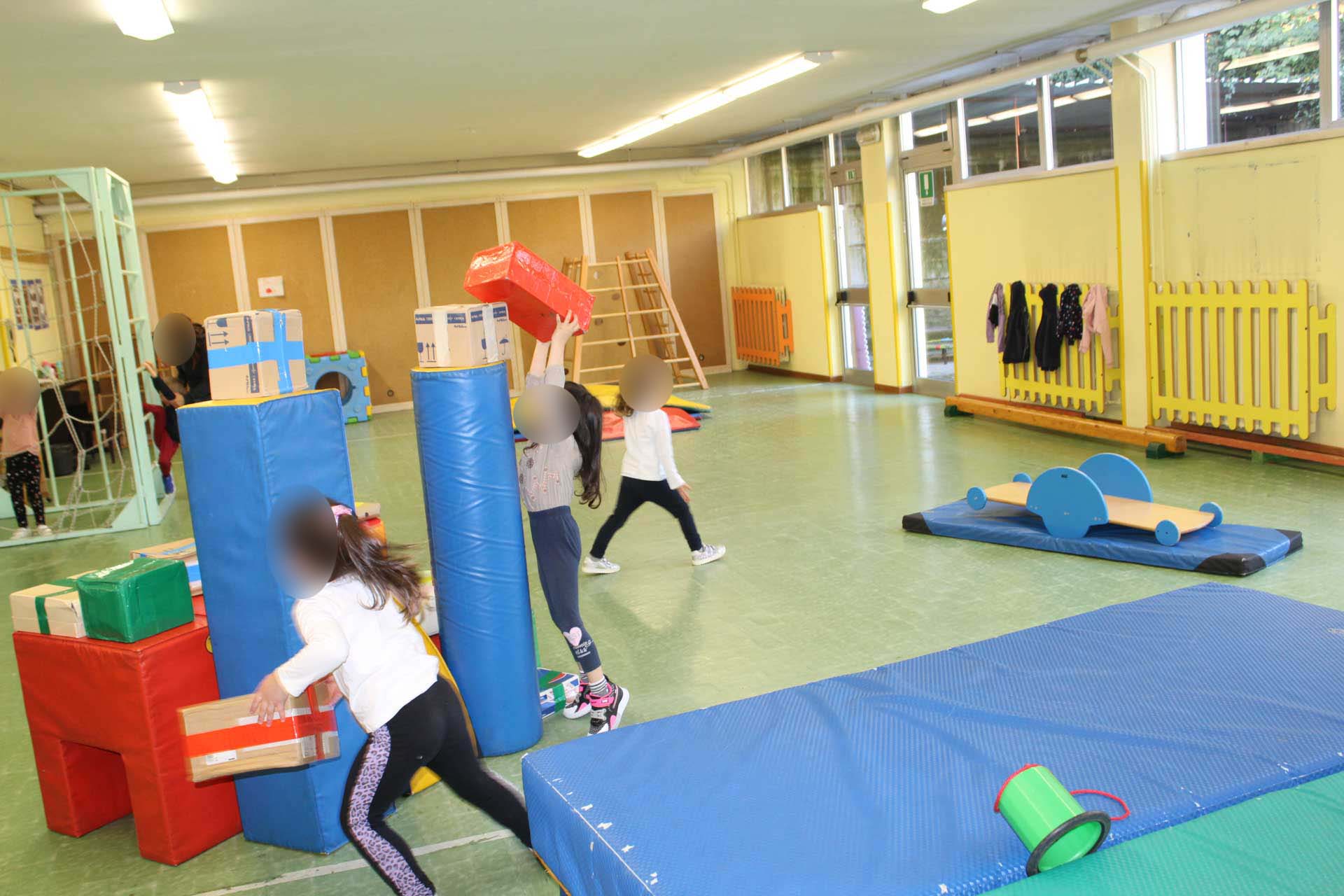 https://www.scuolainfanziachiari.it/wp-content/uploads/2023/06/Motoria-e-Pittura-Scuola-Materna-Mazzotti-Bergomi-Chiari-Brescia-1.jpeg