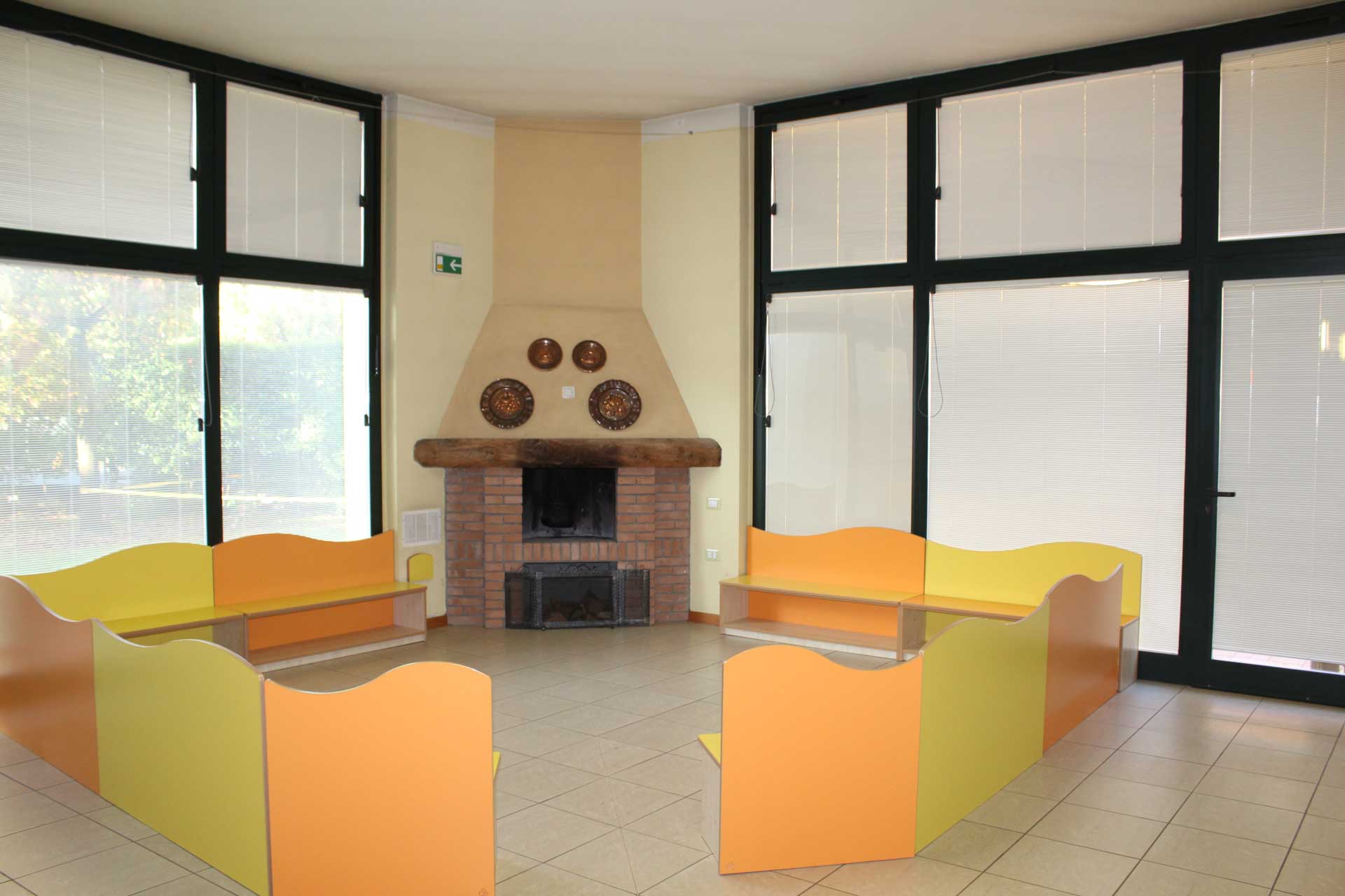 https://www.scuolainfanziachiari.it/wp-content/uploads/2023/06/Spazi-Interni-Scuola-Materna-Mazzotti-Bergomi-Chiari-Brescia-5.jpeg
