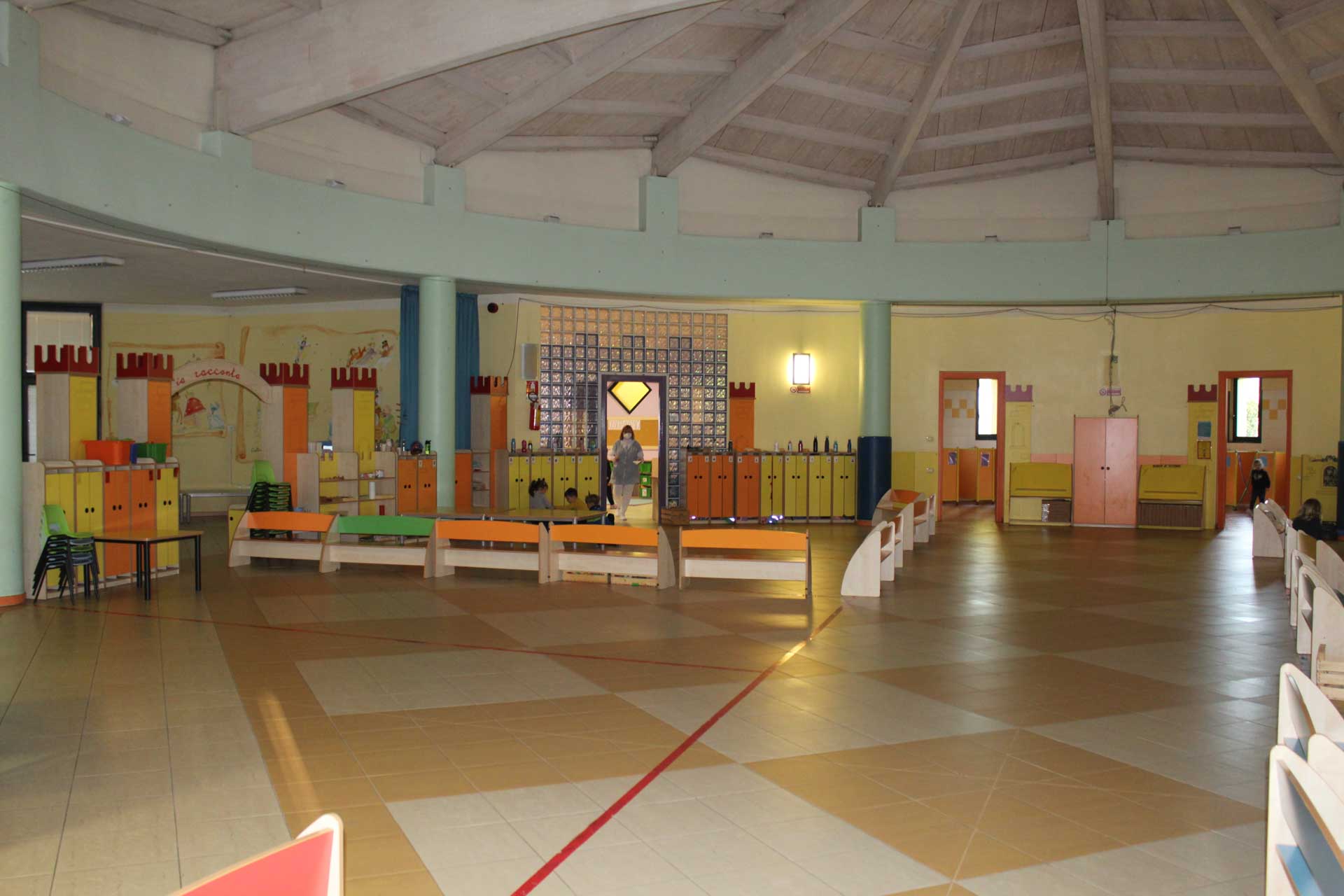 https://www.scuolainfanziachiari.it/wp-content/uploads/2023/06/Spazi-Interni-Scuola-Materna-Mazzotti-Bergomi-Chiari-Brescia-7.jpeg
