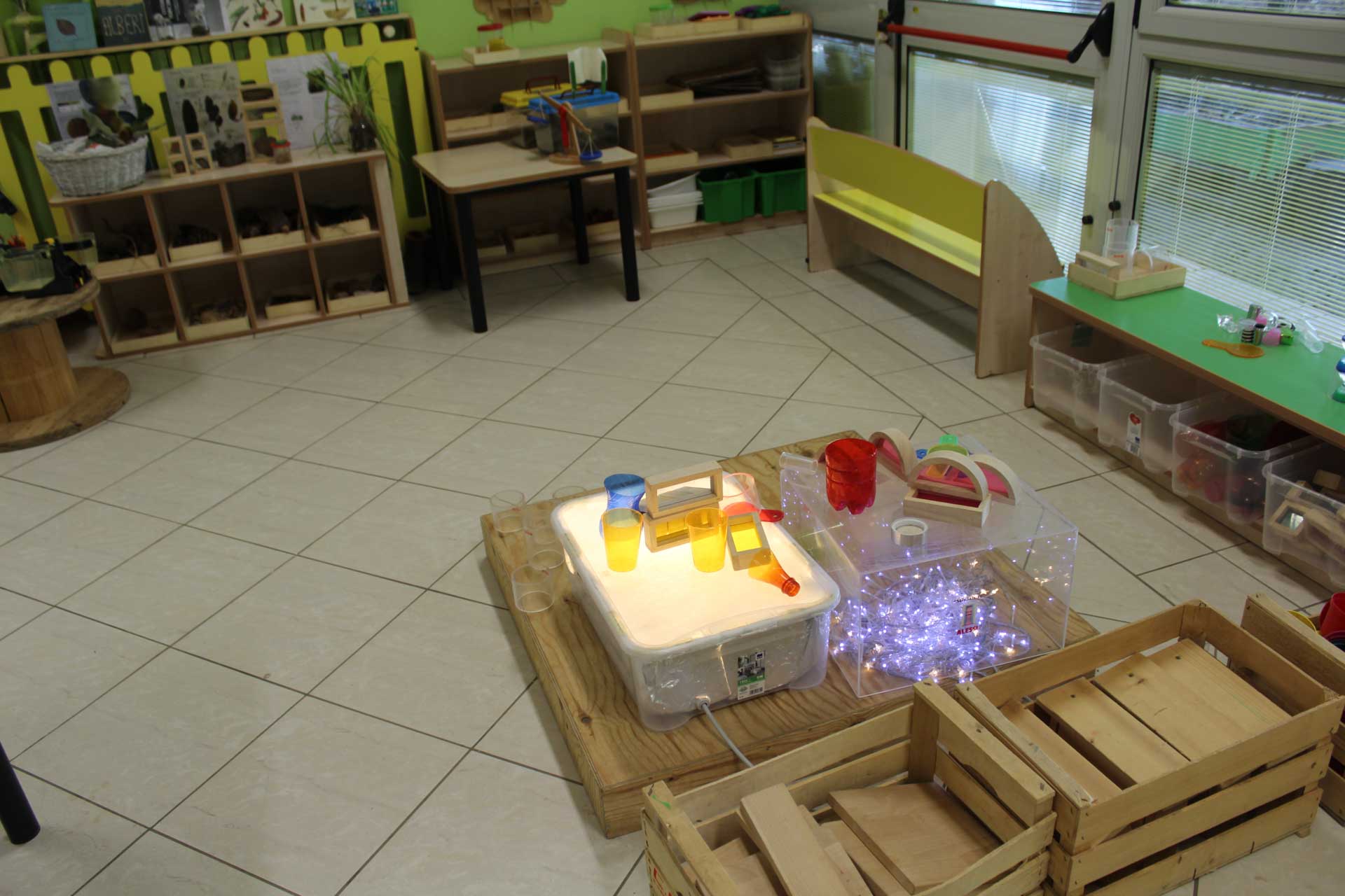 https://www.scuolainfanziachiari.it/wp-content/uploads/2023/06/Spazi-Interni-Scuola-Materna-Mazzotti-Bergomi-Chiari-Brescia.jpeg